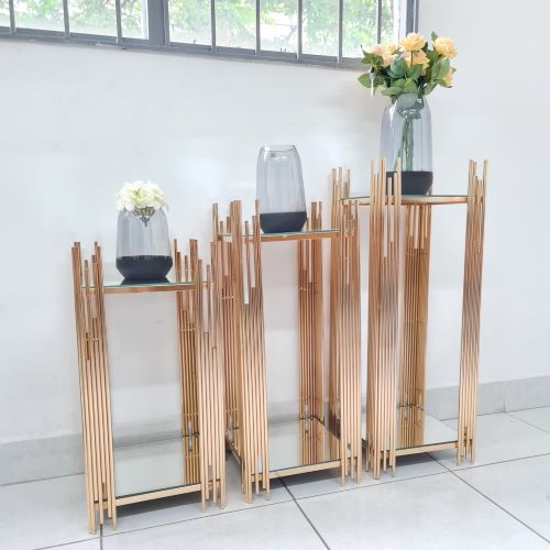 Mesas auxiliares decoración minimalista tubular dorada espejo Decoart importaciones sas